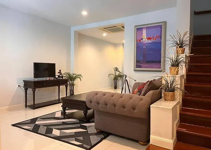 Vakantiehuis 3br Sukhumvit Townhouse, Close To Emsphere And Bts Mrt