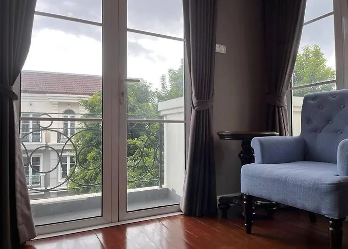 Vakantiehuis 3br Sukhumvit Townhouse, Close To Emsphere And Bts Mrt Bangkok