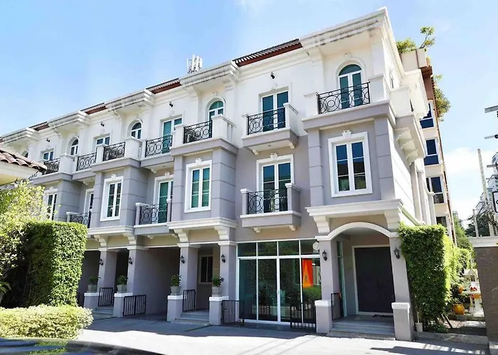 Vakantiehuis 3br Sukhumvit Townhouse, Close To Emsphere And Bts Mrt Bangkok